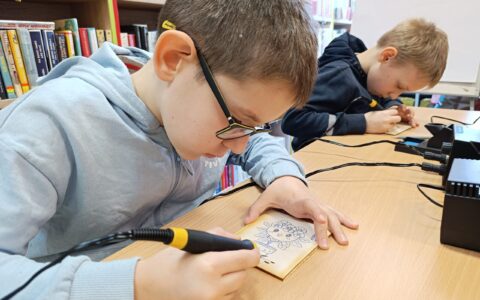 ŠTVOREC, KRUH AJ OBDĹŽNIK – POZNÁ NIELEN MATEMATIK