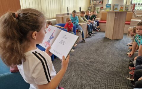 Poskladaj si abecedu: Pasovačka prvákov za čitateľov knižnice